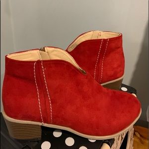 Red Shooties size 9